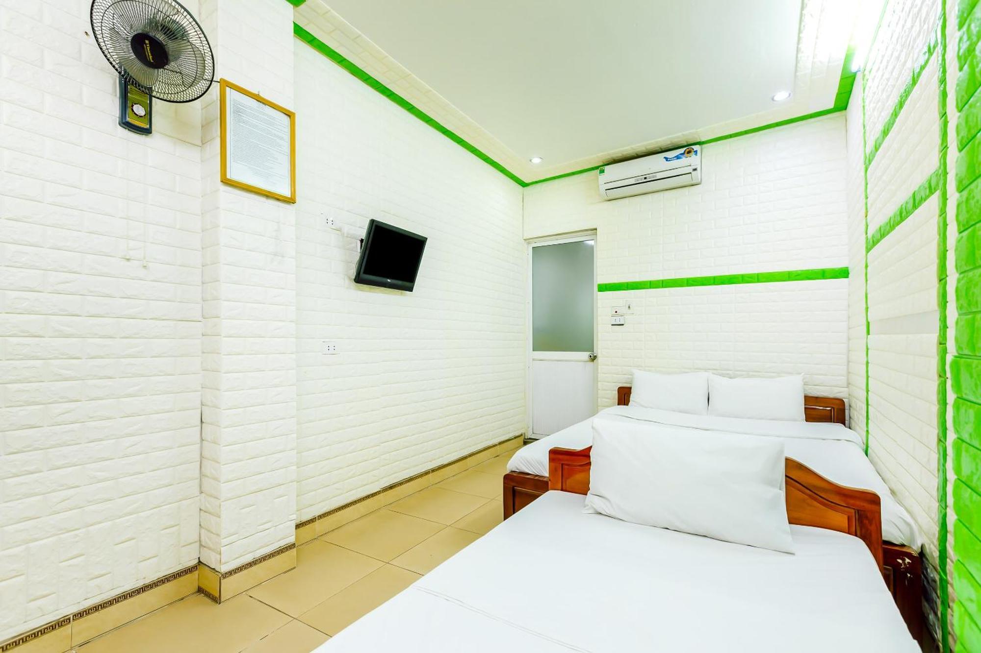Oyo 604 Queen Hotel Spot-On Hanoi Esterno foto